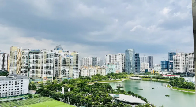 Студия Standard с балконом Hanoi DCapitale Luxury Serviced Apartment