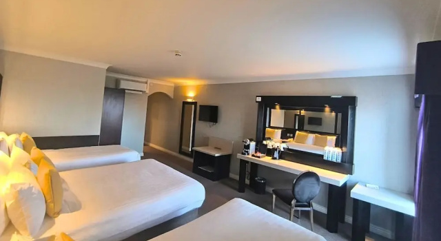 Номер Deluxe Flannerys Hotel