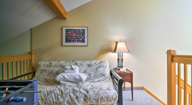 Killington Condo w/ Spa ~ 3 Miles to Ski Resort!