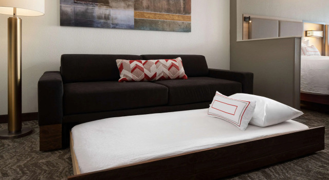 Четырёхместный люкс Sonesta Select Seattle Renton Suites