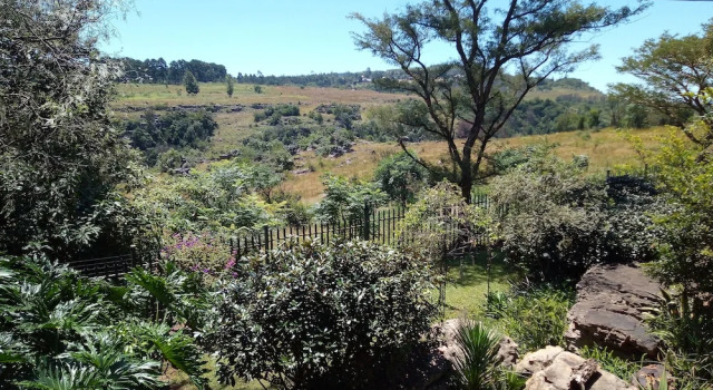 Люкс Luxury с красивым видом из окна The Sabie Town House Guest Lodge