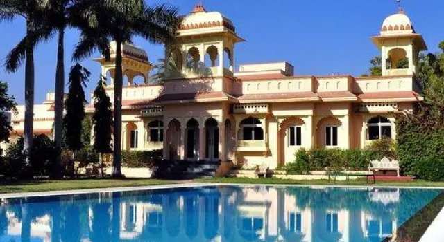 Полулюкс juSTa Rajputana Resort & Convention Centre, Udaipur