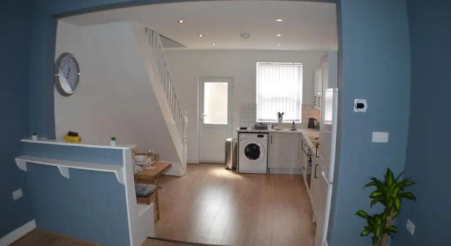 Коттедж Birkenhead - 2 Bedroom House