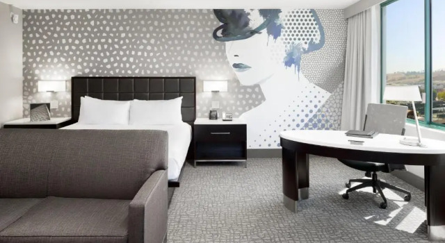 Двухместный номер Corner Deluxe Hilton Woodland Hills/ Los Angeles