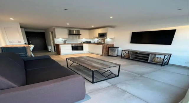 Très beau studio avec terrasse, situé à 100m des plages de Juans les pins, Забронировать Отель Антиб Приморские Альпы