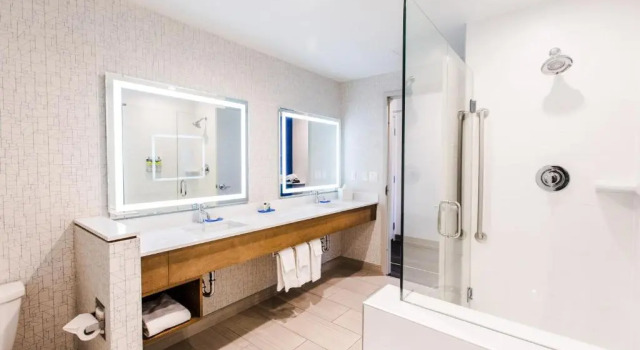 Люкс Holiday Inn Express & Suites West Edmonton - Mall Area by IHG