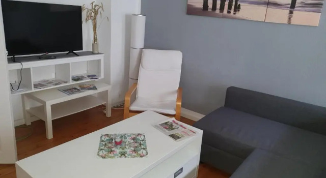 Апартаменты 3-Zimmer Altbau mit Balkon OG3 links