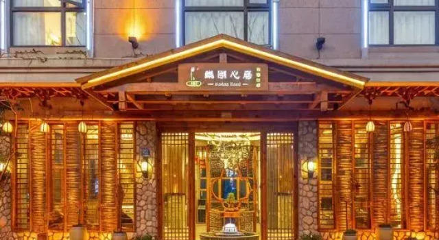 Lin Hu Xin JuGarden Hotel, Rezerwuj Hotel Hotele w Qujing z parkingiem, Parking