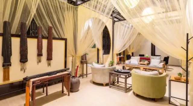 Yueshang Zen Space Homestay (Jinxi Ancient Town)