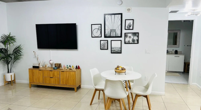 Номер Classic Miami Midblock Condo - City Views, Pool & Balcony