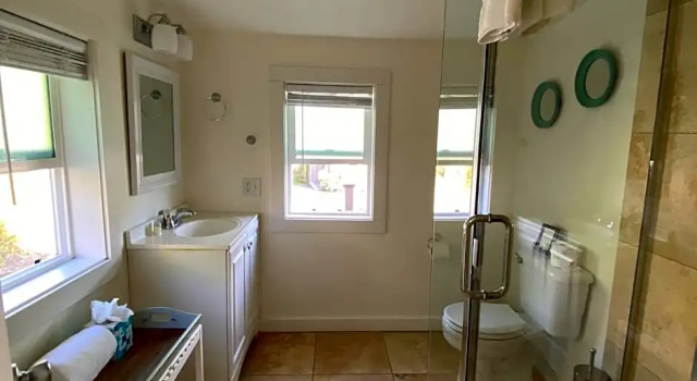 Коттедж c 1 комнатой Jenner Inn
