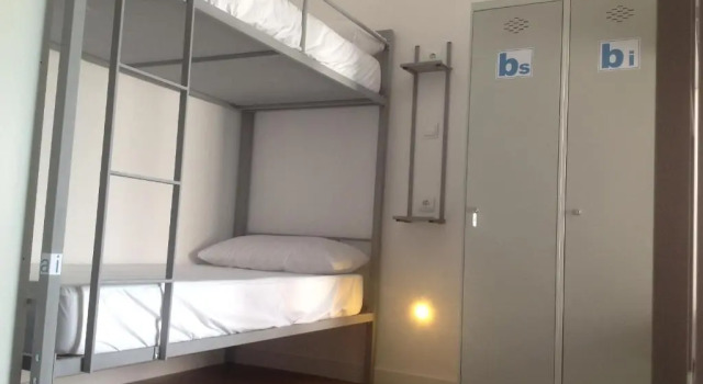 Кровать в общем номере Check In León