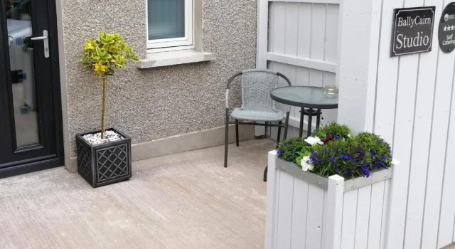 BallyCairn Self Catering Studio, Забронировать Отель Отели Графства Антрим с парковкой, Парковка