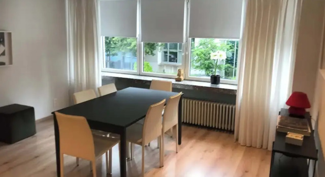 Huswell - Work Relax in Heart of Kortrijk, Забронировать Отель Отели Leiestreek с парковкой, Парковка