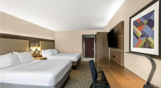 Четырёхместный люкс Country Inn & Suites by Radisson, Downtown Albany New York