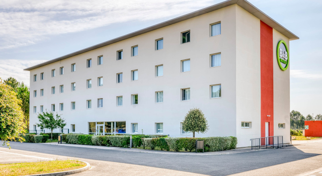 B&B HOTEL Bordeaux Sud Mios 3 étoiles, Забронировать Отель «постель и завтрак» Отели Бассен-д'Аркашон с парковкой, Парковка