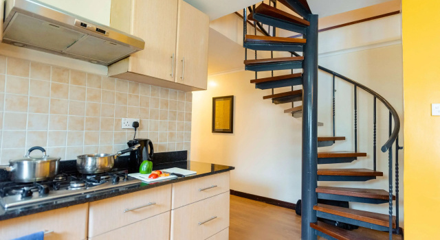 Четырёхместные апартаменты Мансарда с 2 комнатами Heri Heights Hotel Apartments, SureStay Collection by Best Western