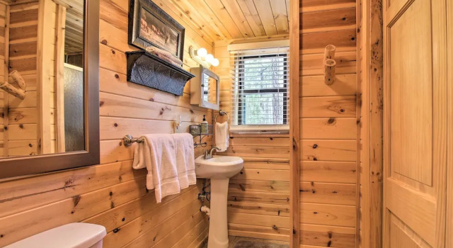 Коттедж Lakeside Cabin on 2 Acres w/ Fire Pit + Hot Tub!