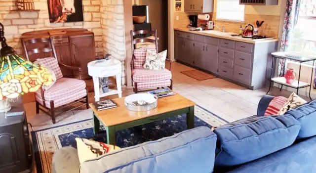 Шале с красивым видом из окна Barons CreekSide Resort