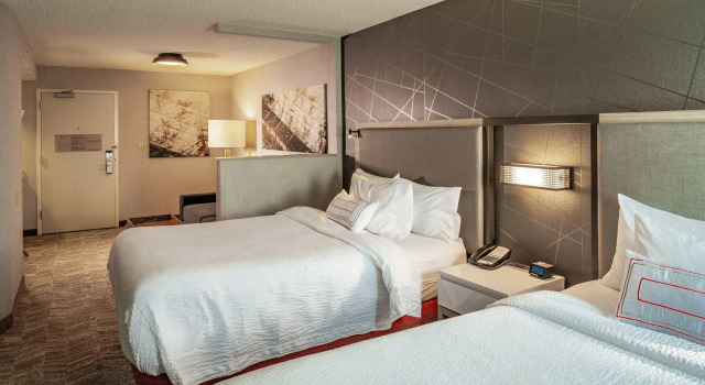 Четырёхместный люкс SpringHill Suites Anchorage Midtown