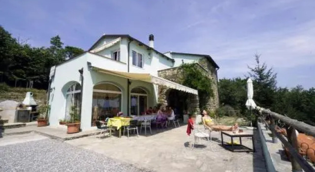 Semi di Crescita, Buchen Sie Hotel Calice Ligure Palmenriviera