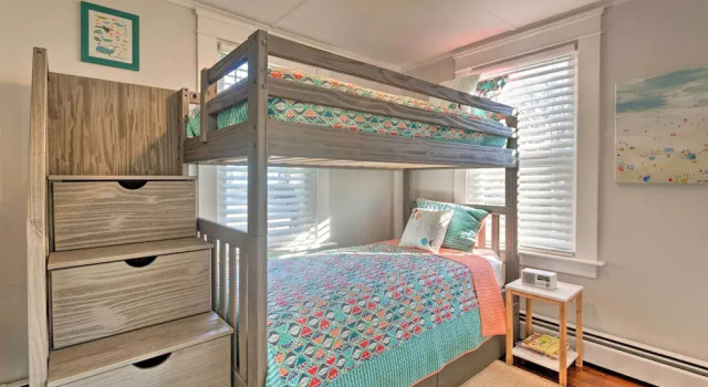 Коттедж Cozy Coastal Cottage: 5 Mi to Narragansett Beach!