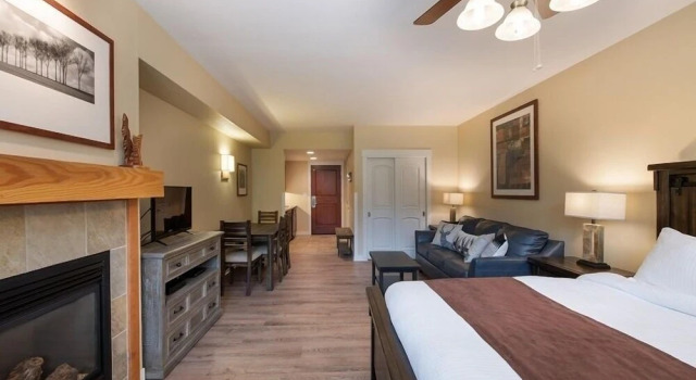 Modern Ski Studio Apartment with In-Room Fireplace - Fraser Crossing/Founders Pointe Premium-Rated 4443, Забронировать Апартаменты/квартира Винтер Парк Winter Park - Fraser, рядом с Лыжный подъёмник Iron Horse