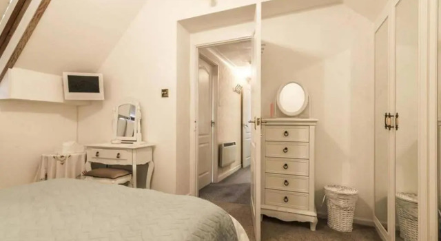 Beautiful apartment with private pool near Tenby