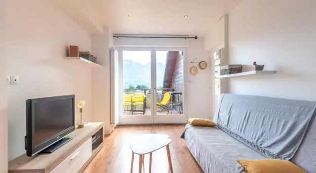 Апартаменты Apartment for 4 people 12 minutes from Annecy