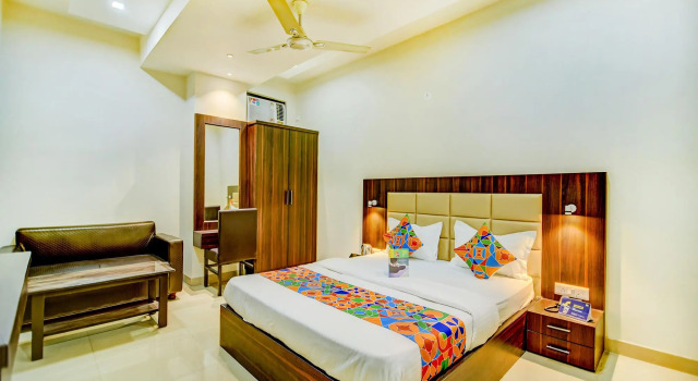 Номер Deluxe FabHotel Solitaire Inn
