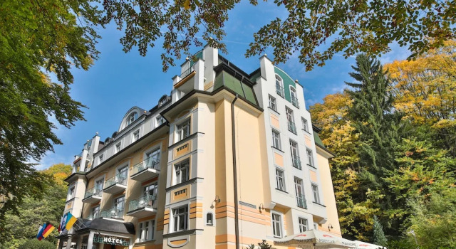 Villa Savoy, Забронировать Курортный отель Отели Мареанске-Лазне с парковкой, рядом с Colonnade by the Singing Fountain, Парковка