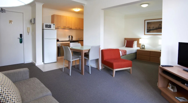 Студия с 2 комнатами с балконом Quest St Kilda Bayside