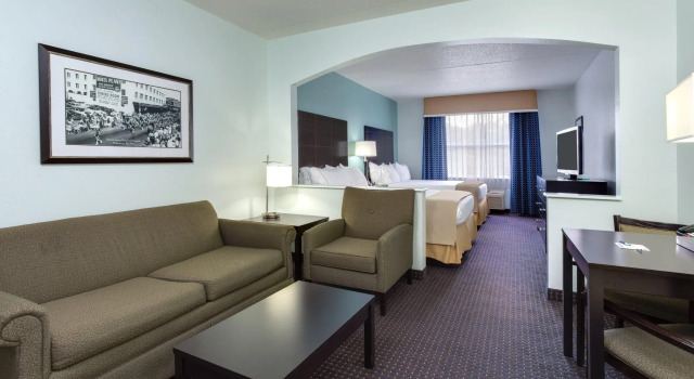 Четырёхместный люкс Holiday Inn Express & Suites Plant City by IHG