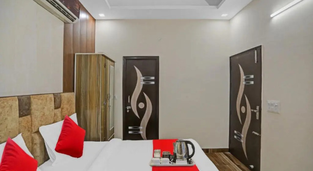 OYO Flagship 70247 Hotel Lavish, Забронировать Отель Фаридабад штат Харьяна