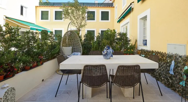 Luxurious triplex near the beach In Estoril, Забронировать Отель Отели Эшторил 4 звезды, рядом с Estoril Wellness Center, 4*