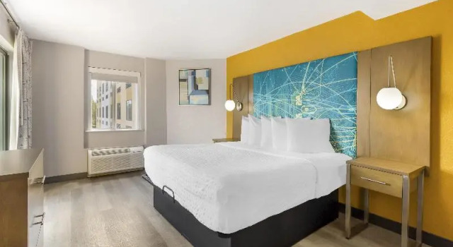 Люкс Best Western Plus Raleigh Crabtree Valley Hotel