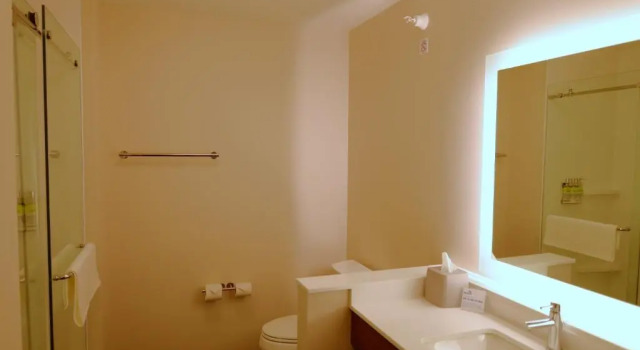 Четырёхместный люкс Holiday Inn Express & Suites Onalaska - La Crosse Area by IHG