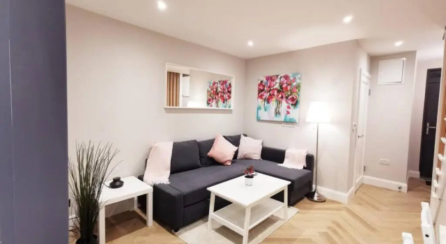 Бунгало LOVELY 2bed HOME with patio & fast reliable WIFI