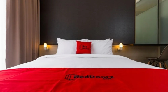 RedDoorz Plus near Perbanas, Book Hotel Jakarta Jakarta Province