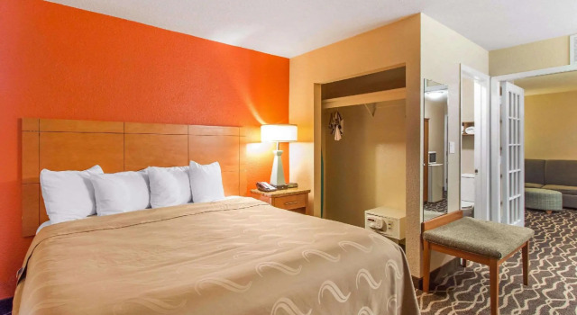 Двухместный люкс Quality Inn & Suites I-35 near Frost Bank Center