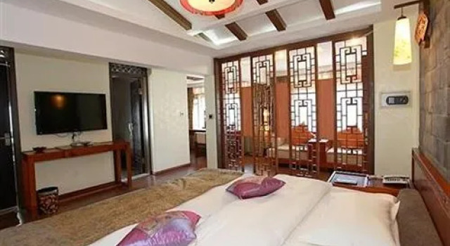 Lion Rock Baboo Park Hotel - Lijiang, Забронировать Отель Лицзян Юньнань, рядом с Улица Сквер-стрит Древнего города Даянь