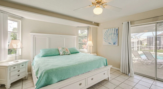 Walk to Port Charlotte Beach Park! Canal-front Gem, Varaa Lomakoti Huvilat kohteessa Florida, Villa