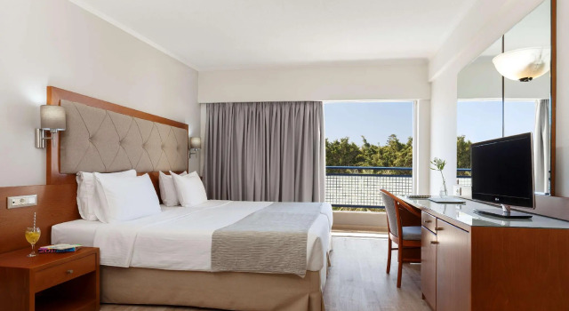 Двухместный номер с видом на бассейн Best Western Plus Hotel Plaza