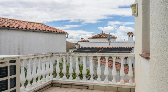 Empurialola -Encantadora Casa con jardin cerca del centro -142, Забронировать Отель Отели Alt Empordà с парковкой, Парковка