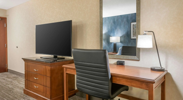 Двухместный люкс с 2 комнатами Drury Plaza Hotel Valdosta