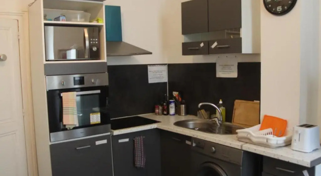 Номер Comfort Chambres Poitiers Centre Ville - Salle de Bain, Réfrigérateur, TV et machine à café privatifs - Cuisine commune - Terrasse - Hôtel de ville à 200m