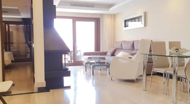 Luxury Beach Front Penthouse with own pool.BP9, Забронировать Отель Эстепона Коста-дель-Соль, рядом с Playa El Padrón