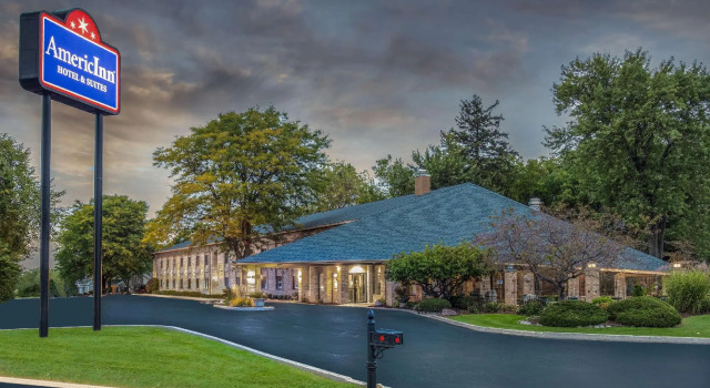 Standard Zimmer AmericInn and Suites by Wyndham Delafield-Waukesha-Milwaukee