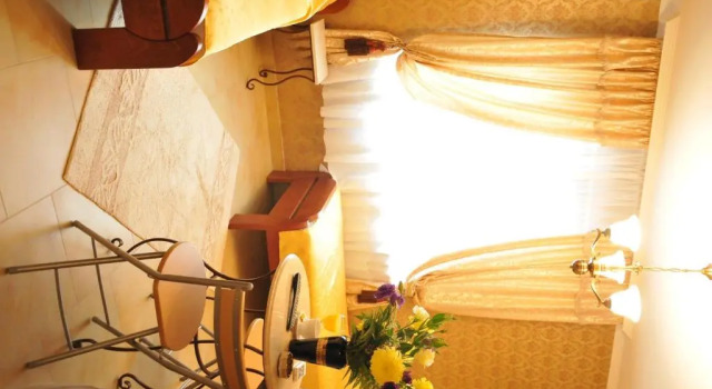 Студия с видом на улицу Royal Apartments