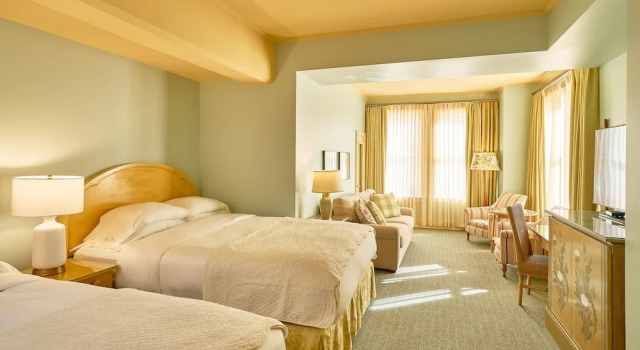 Четырёхместный номер Deluxe Ashland Springs Hotel